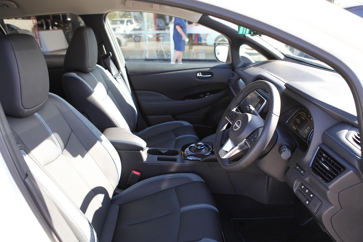 2023 Nissan LEAF ZE1