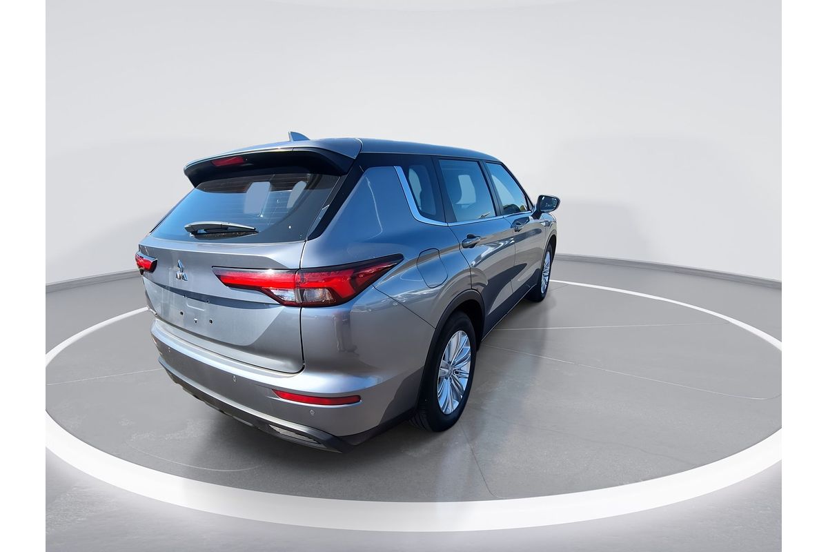 2023 Mitsubishi Outlander ES ZM