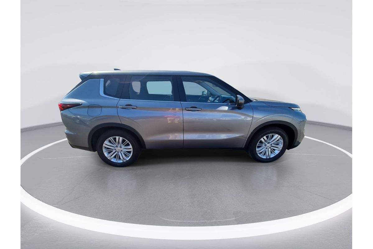 2023 Mitsubishi Outlander ES ZM
