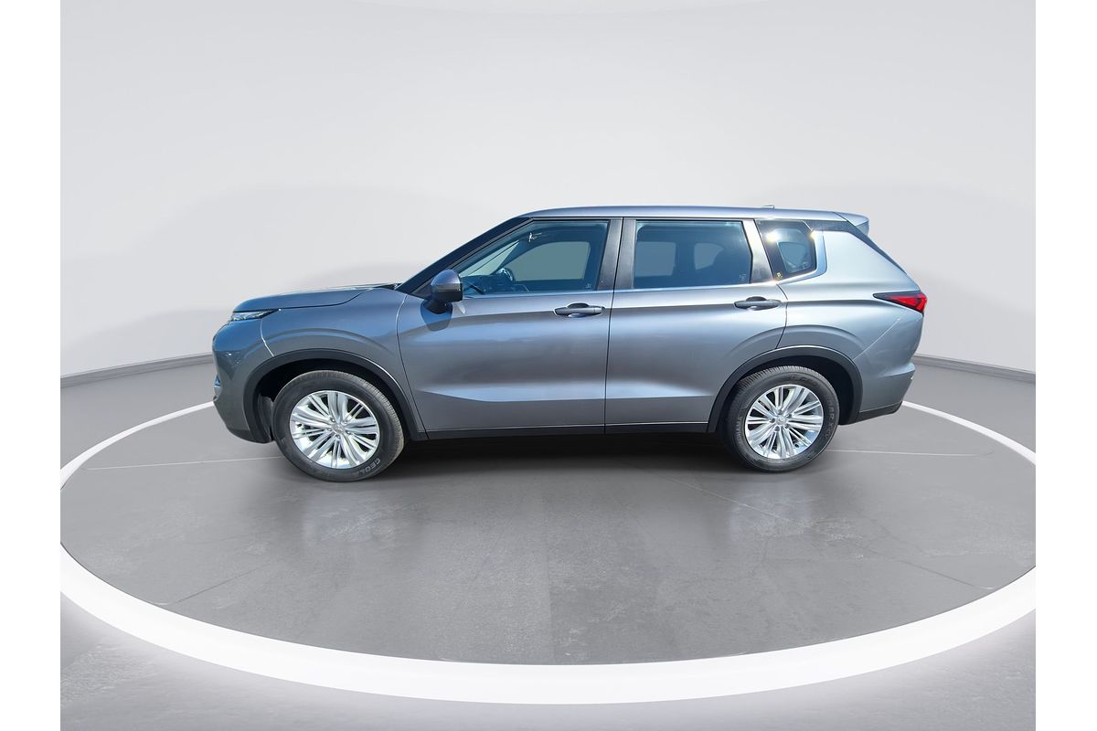 2023 Mitsubishi Outlander ES ZM