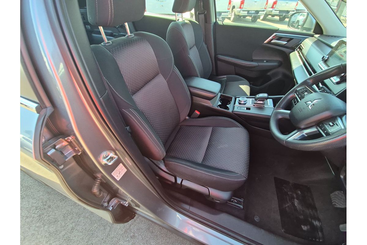 2023 Mitsubishi Outlander ES ZM