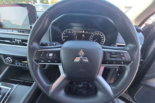 2023 Mitsubishi Outlander ES ZM