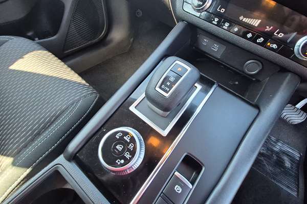 2023 Mitsubishi Outlander ES ZM