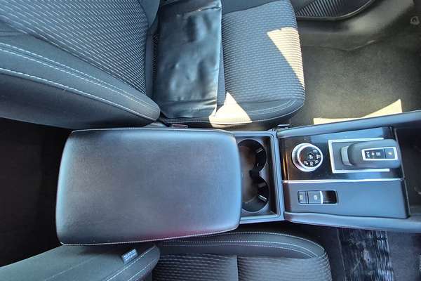2023 Mitsubishi Outlander ES ZM