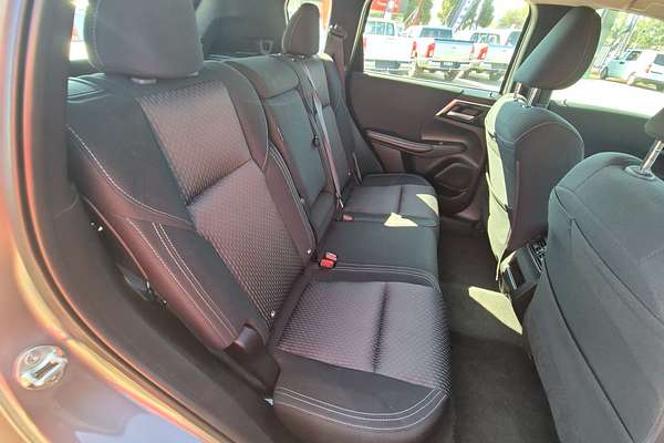 2023 Mitsubishi Outlander ES ZM