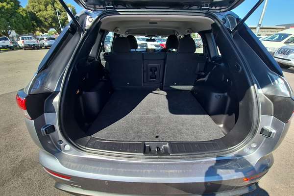 2023 Mitsubishi Outlander ES ZM