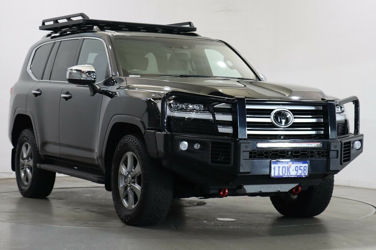 2023 Toyota Landcruiser Sahara FJA300R