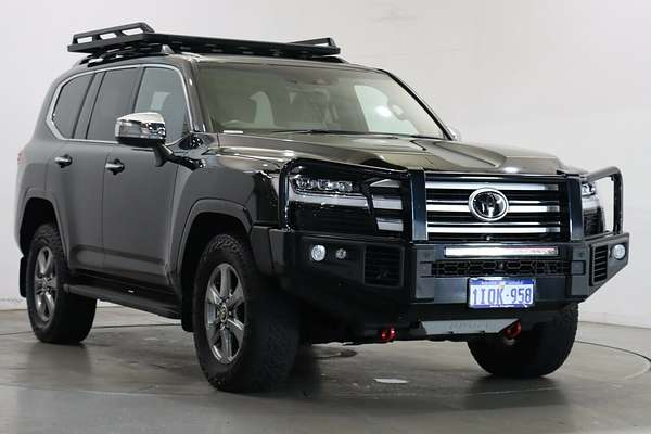 2023 Toyota Landcruiser Sahara FJA300R