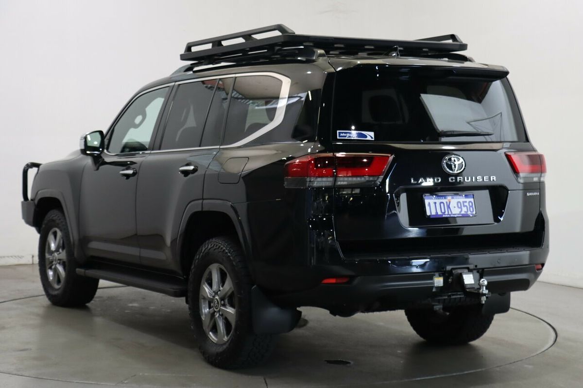 2023 Toyota Landcruiser Sahara FJA300R