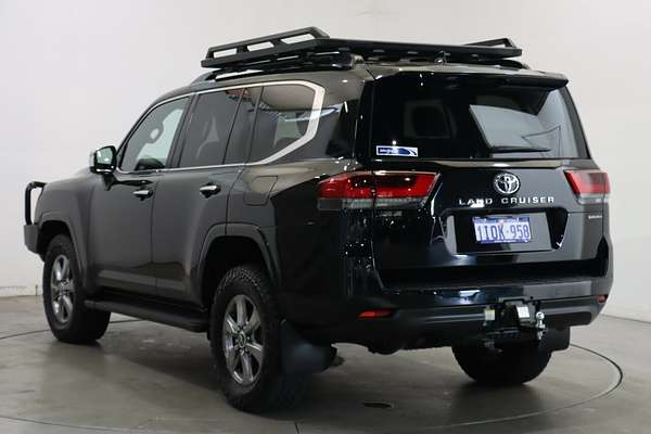 2023 Toyota Landcruiser Sahara FJA300R