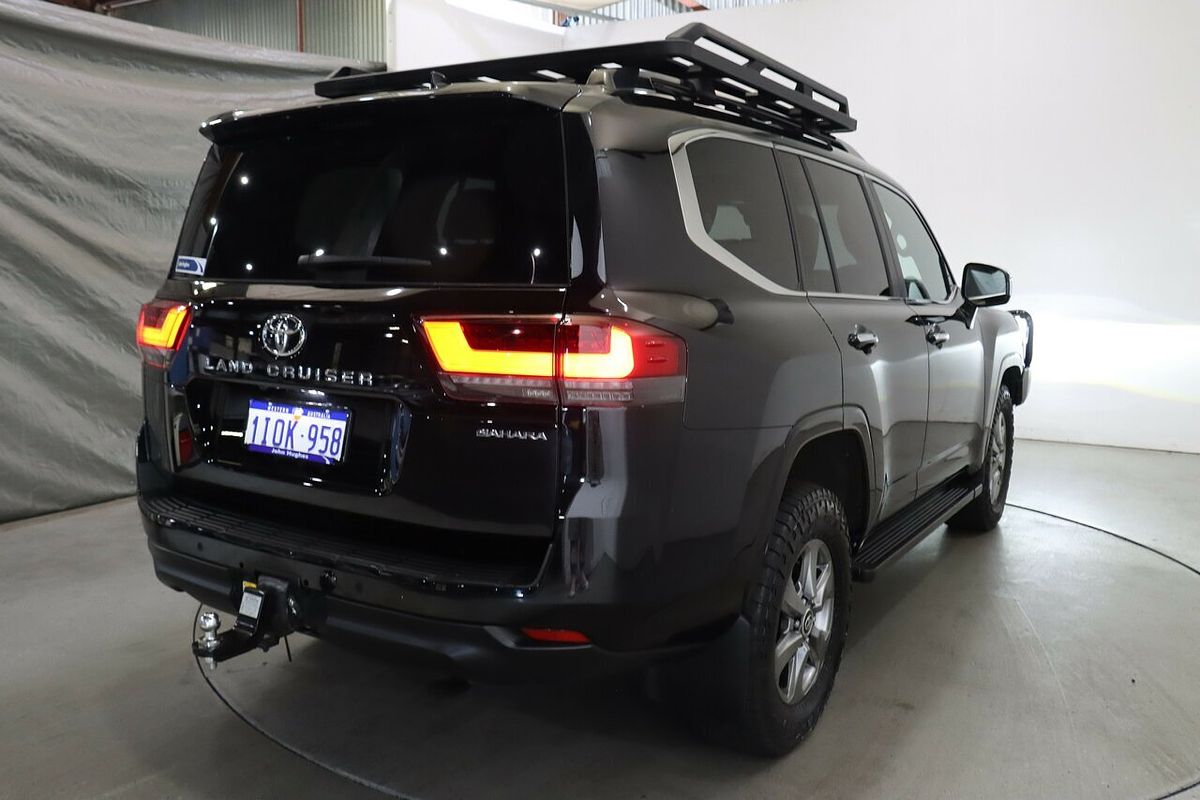 2023 Toyota Landcruiser Sahara FJA300R