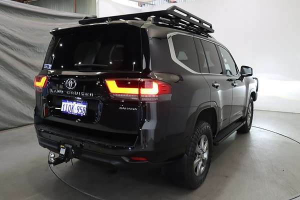 2023 Toyota Landcruiser Sahara FJA300R