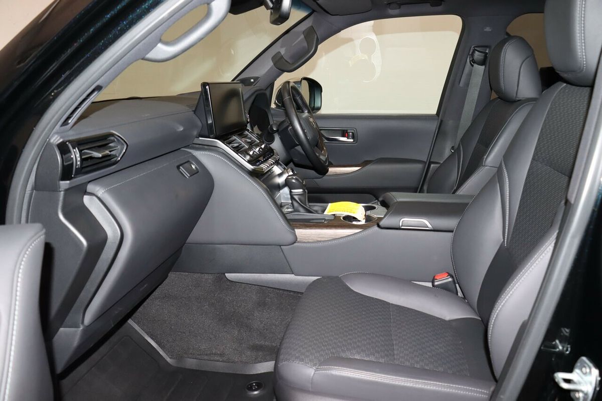 2023 Toyota Landcruiser Sahara FJA300R