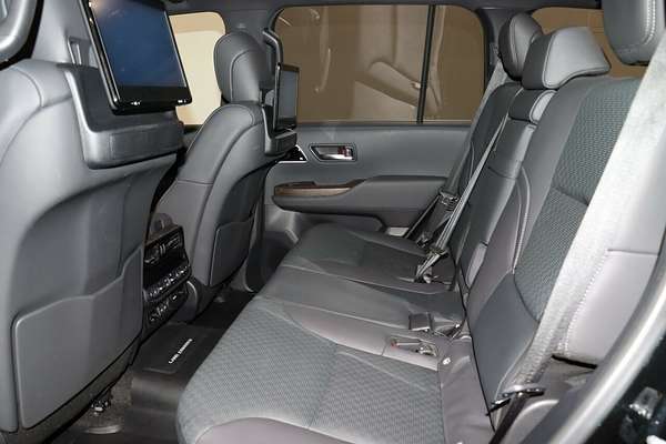 2023 Toyota Landcruiser Sahara FJA300R