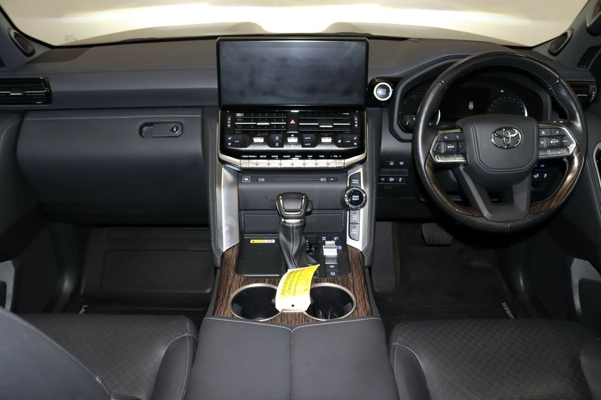 2023 Toyota Landcruiser Sahara FJA300R