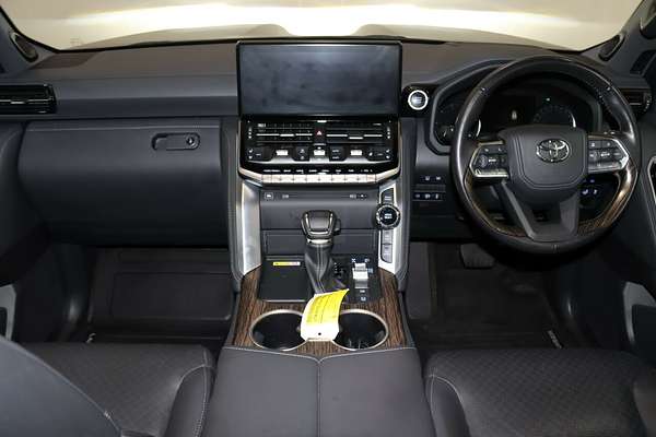 2023 Toyota Landcruiser Sahara FJA300R