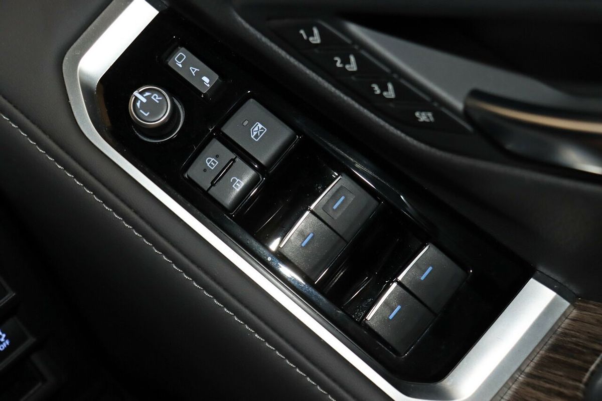 2023 Toyota Landcruiser Sahara FJA300R