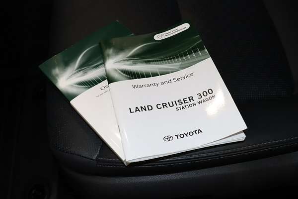 2023 Toyota Landcruiser Sahara FJA300R