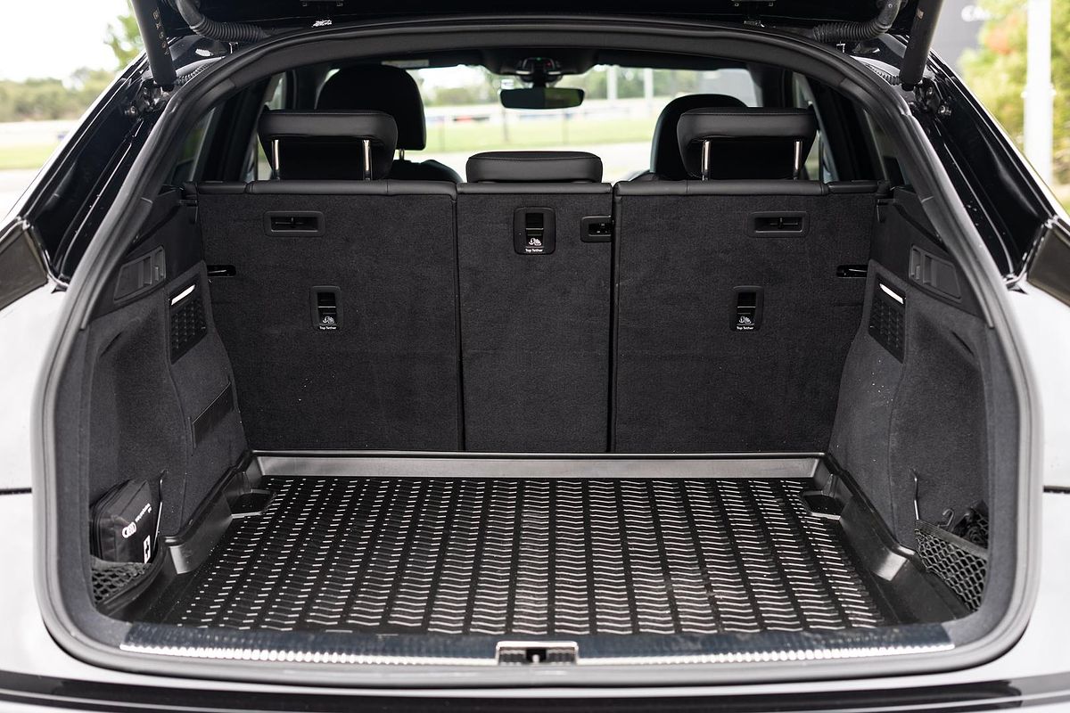 2023 Audi Q5 40 TDI S Line FY