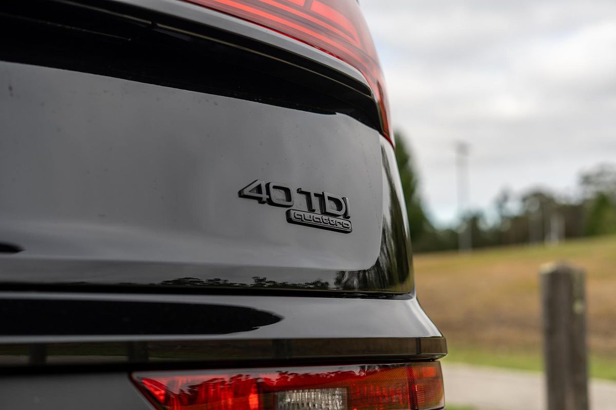 2023 Audi Q5 40 TDI S Line FY