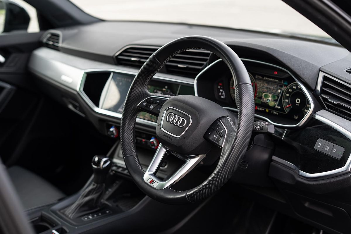 2024 Audi Q3 40 TFSI S line F3