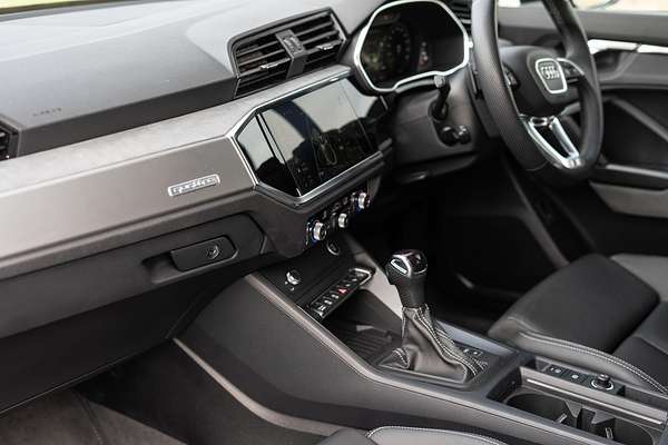 2024 Audi Q3 40 TFSI S line F3