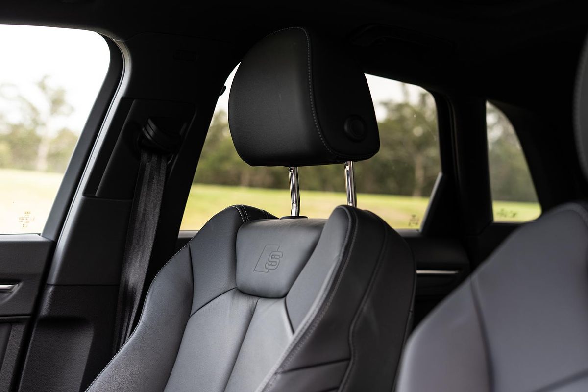 2024 Audi Q3 40 TFSI S line F3