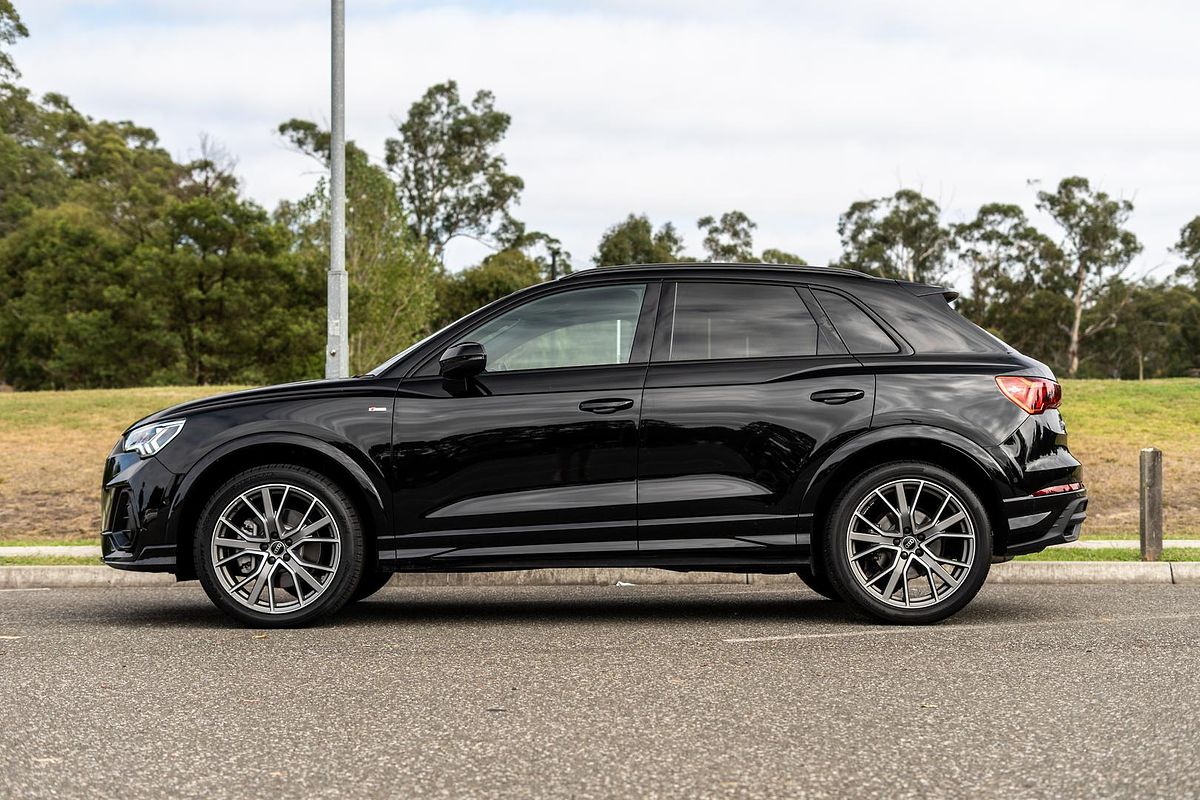 2024 Audi Q3 40 TFSI S line F3