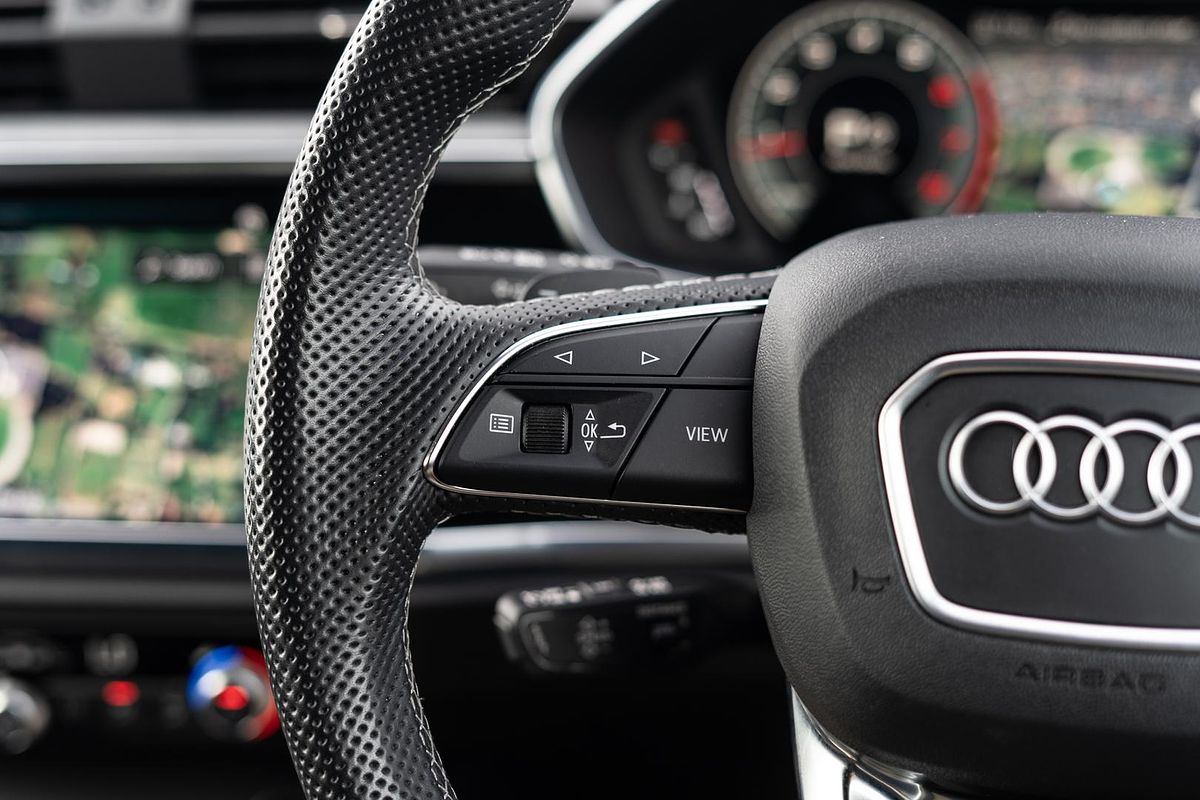 2024 Audi Q3 40 TFSI S line F3