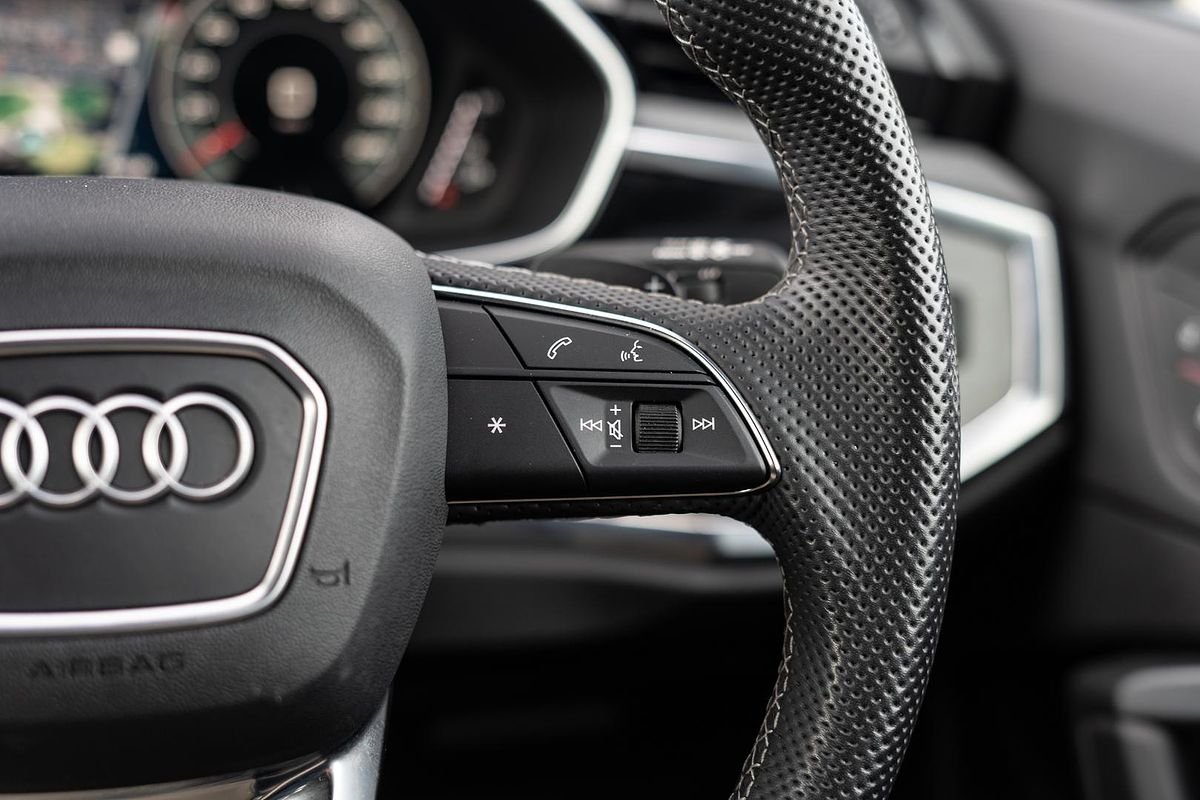 2024 Audi Q3 40 TFSI S line F3