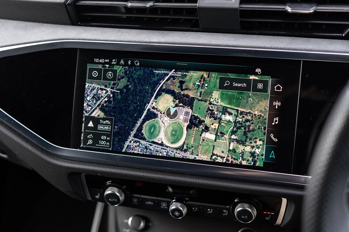 2024 Audi Q3 40 TFSI S line F3