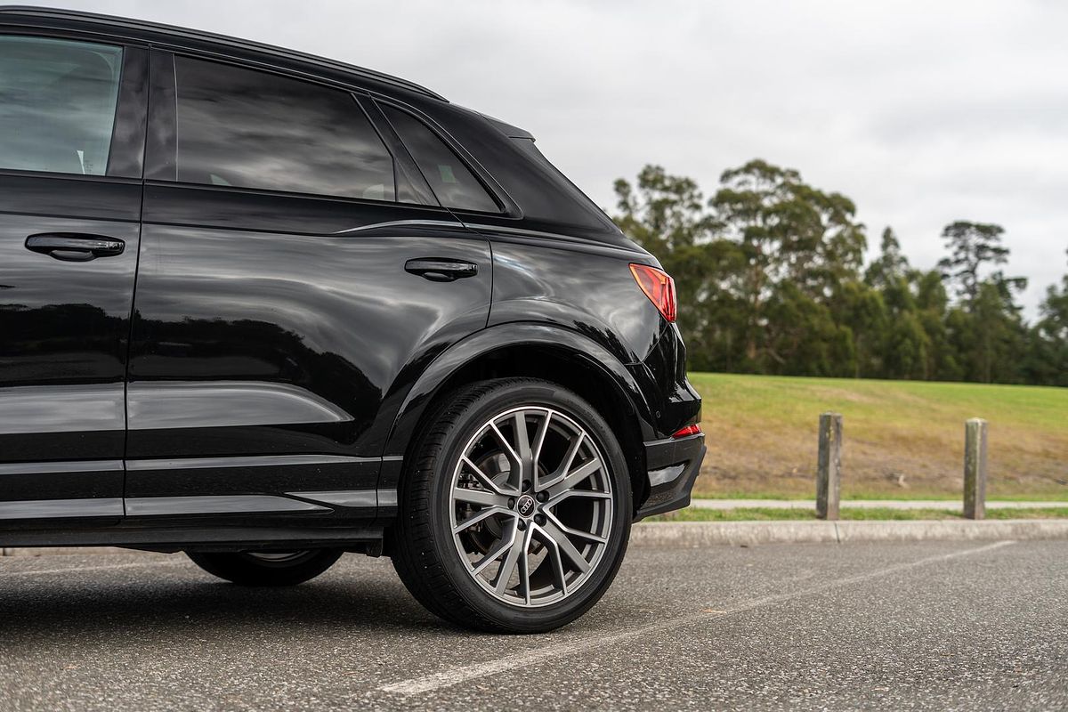 2024 Audi Q3 40 TFSI S line F3