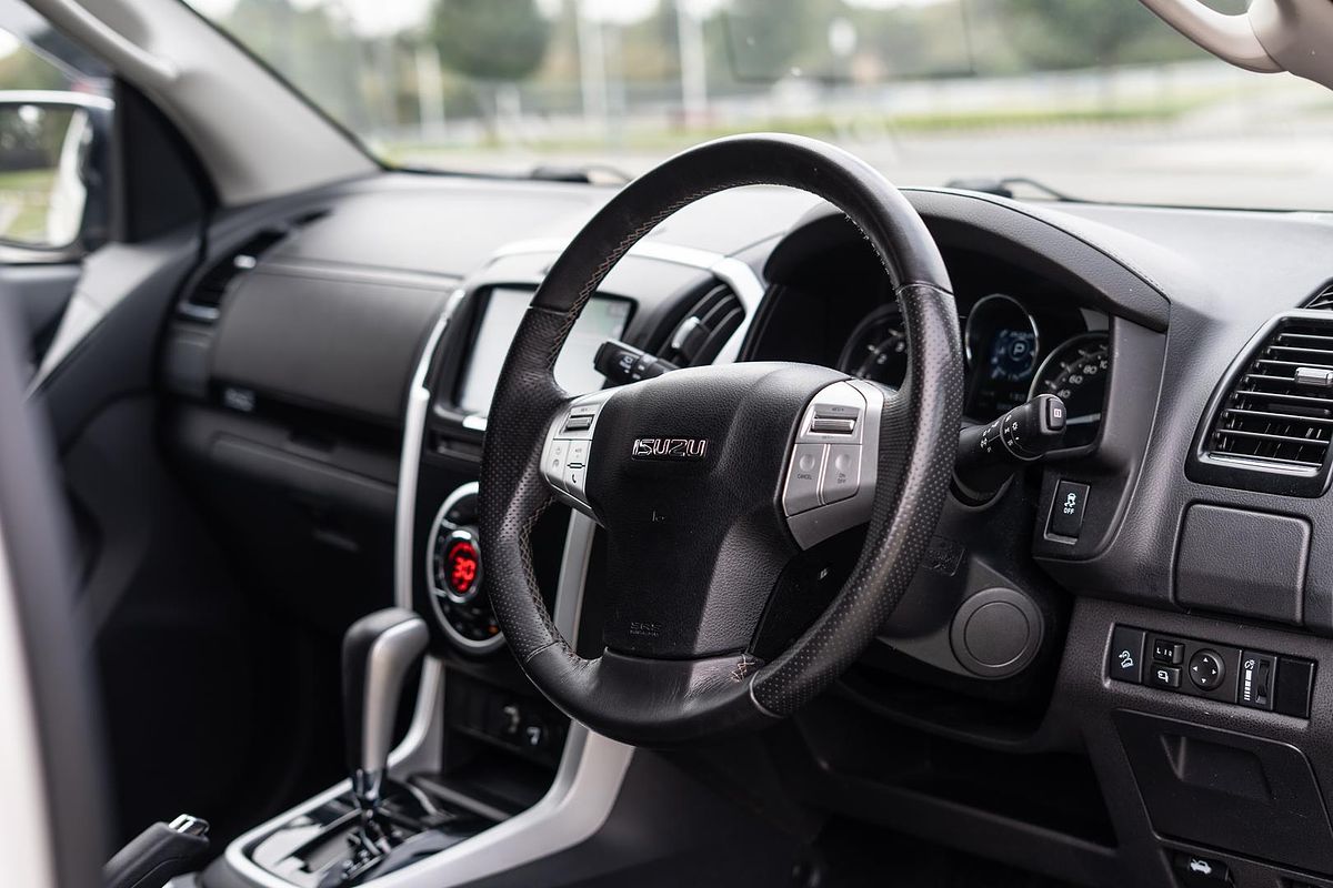 2020 Isuzu MU-X LS-T