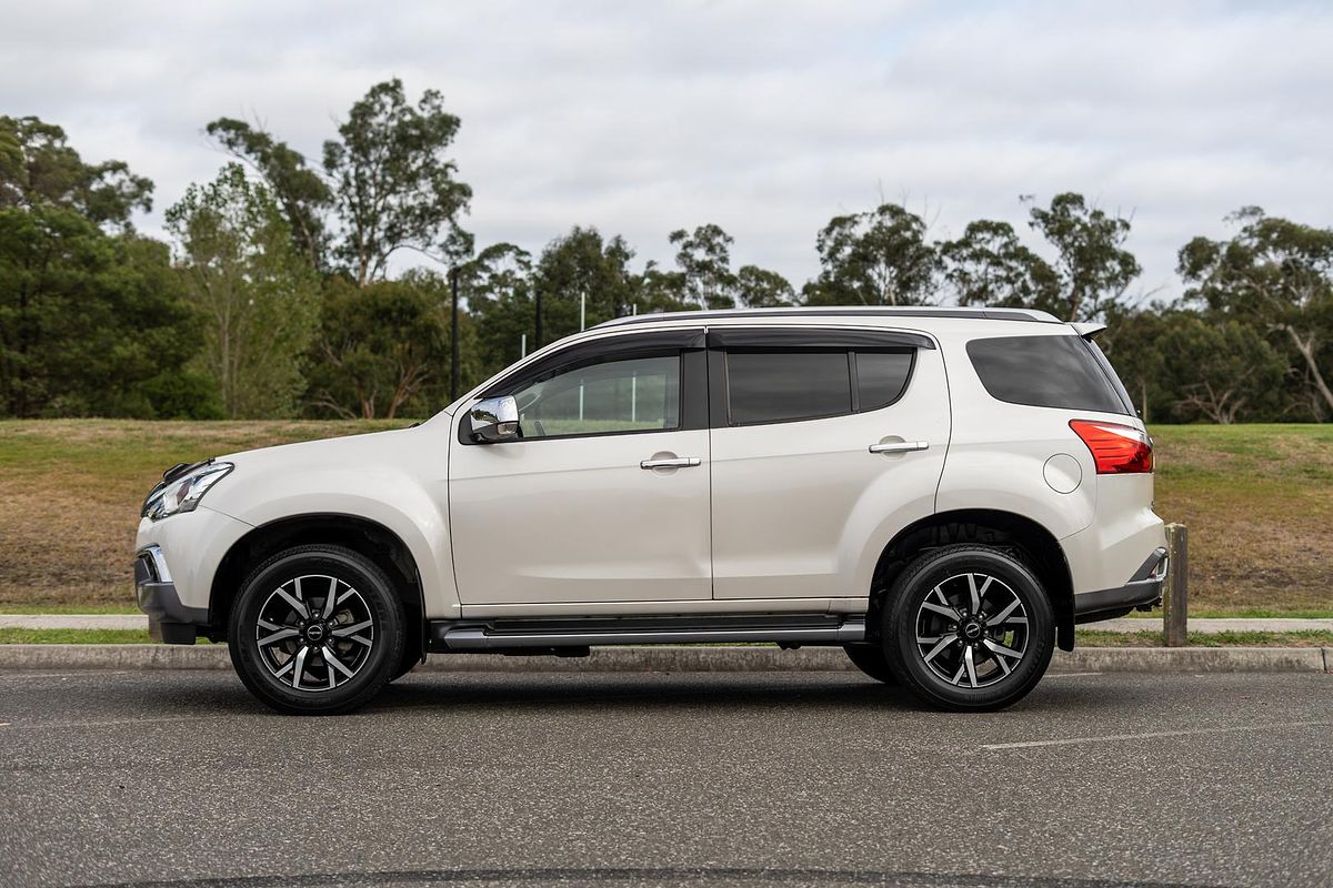2020 Isuzu MU-X LS-T