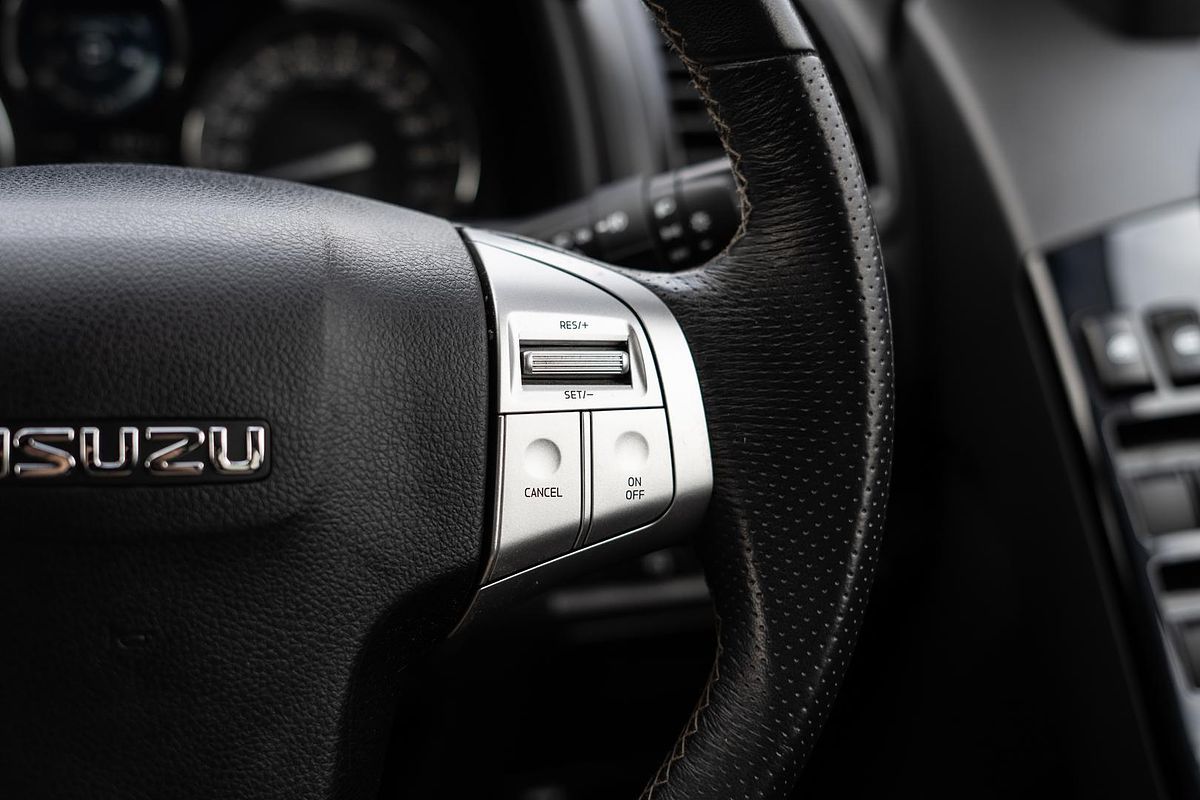 2020 Isuzu MU-X LS-T