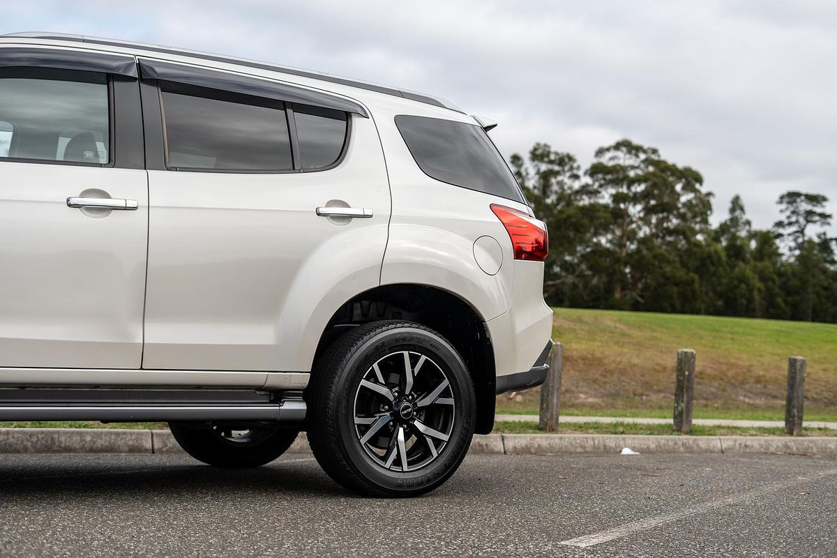 2020 Isuzu MU-X LS-T