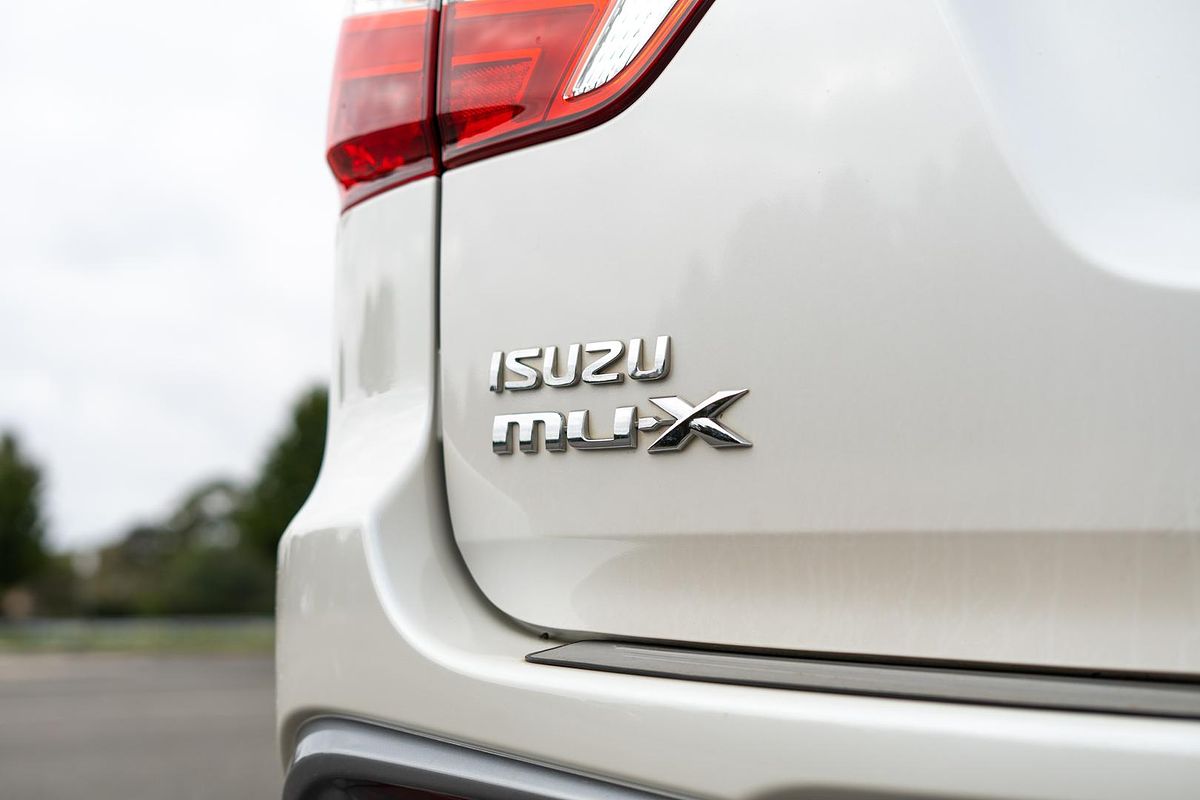 2020 Isuzu MU-X LS-T