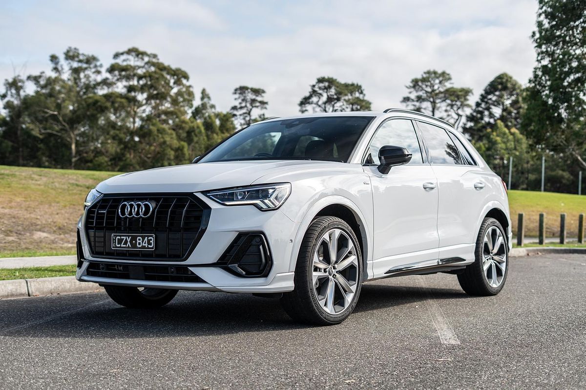 2024 Audi Q3 40 TFSI S line F3