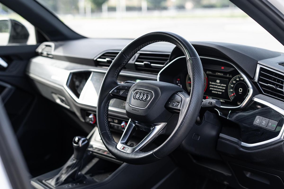 2024 Audi Q3 40 TFSI S line F3