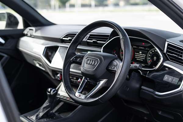 2024 Audi Q3 40 TFSI S line F3