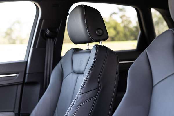 2024 Audi Q3 40 TFSI S line F3