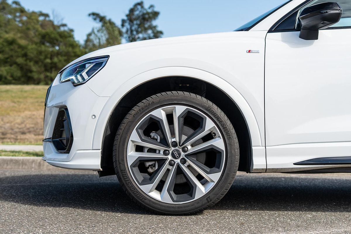 2024 Audi Q3 40 TFSI S line F3