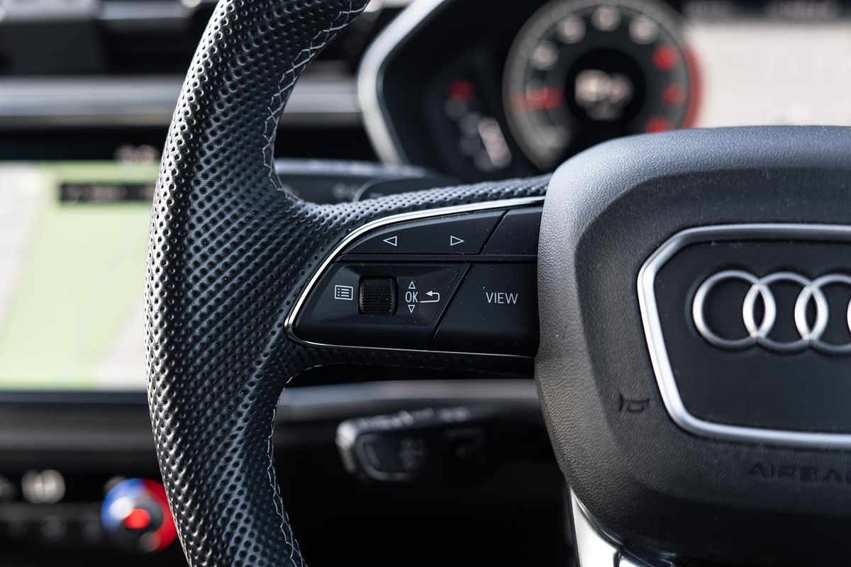 2024 Audi Q3 40 TFSI S line F3