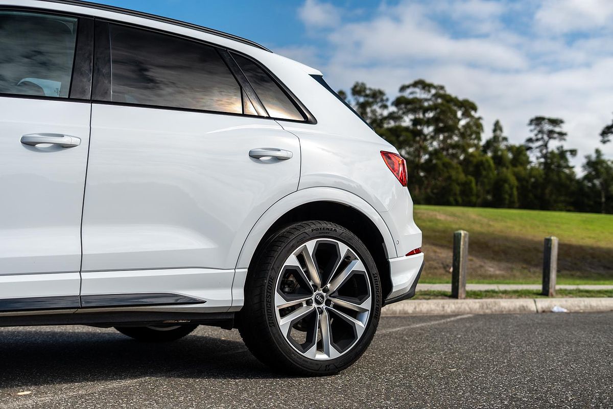 2024 Audi Q3 40 TFSI S line F3