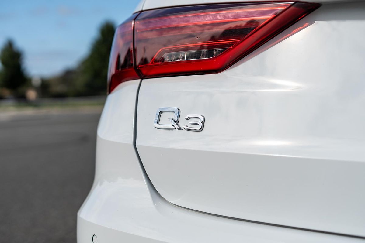 2024 Audi Q3 40 TFSI S line F3