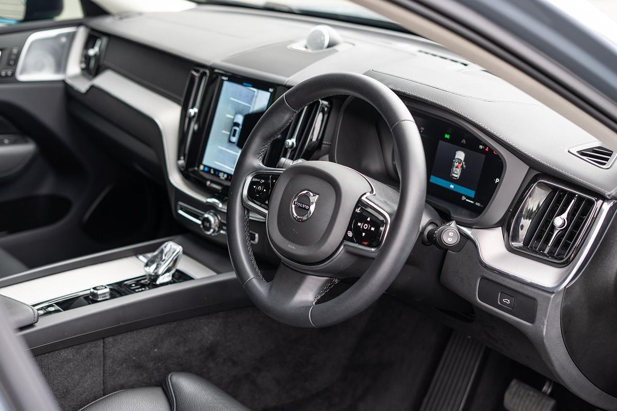 2022 Volvo XC60 Ultimate B6 Dark