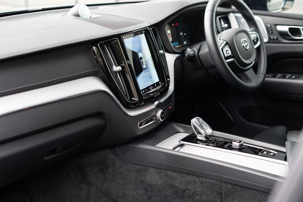 2022 Volvo XC60 Ultimate B6 Dark