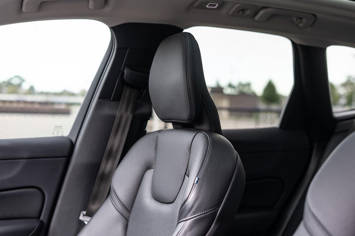 2022 Volvo XC60 Ultimate B6 Dark