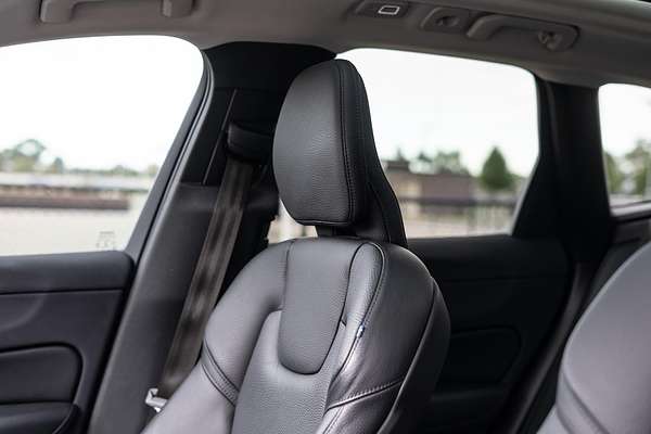 2022 Volvo XC60 Ultimate B6 Dark