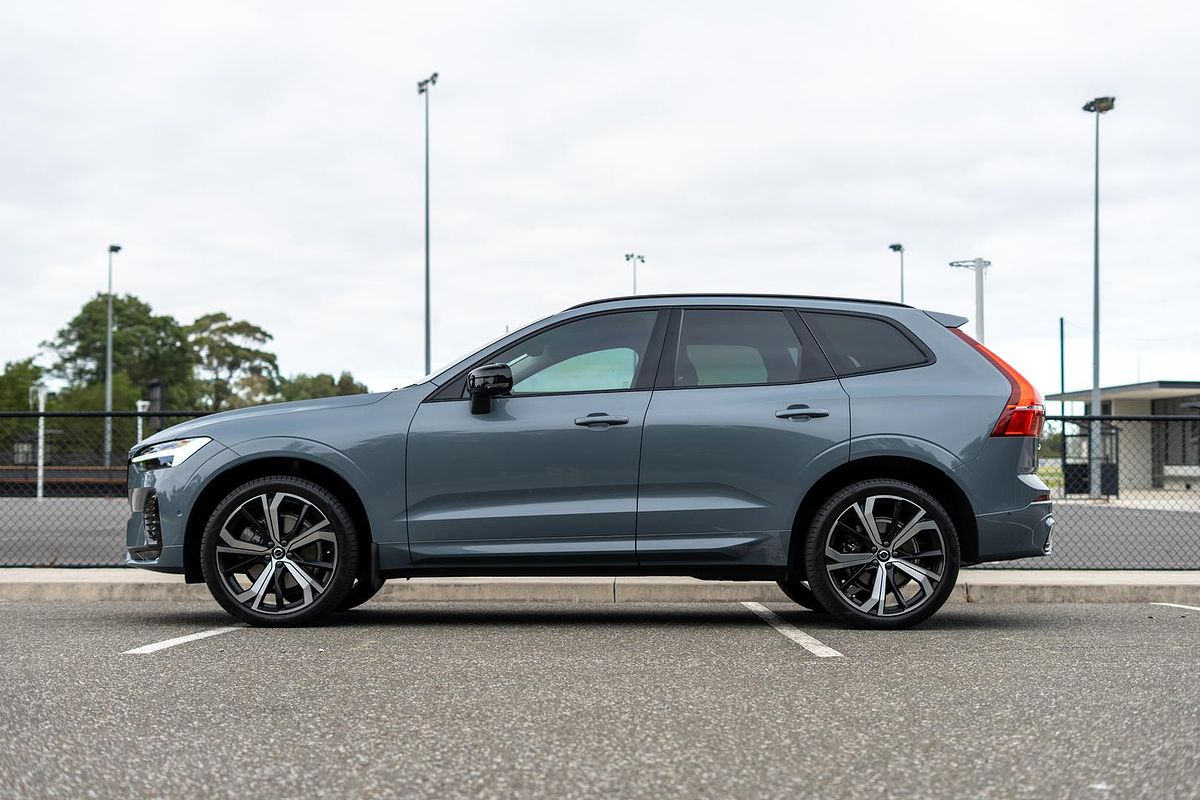 2022 Volvo XC60 Ultimate B6 Dark